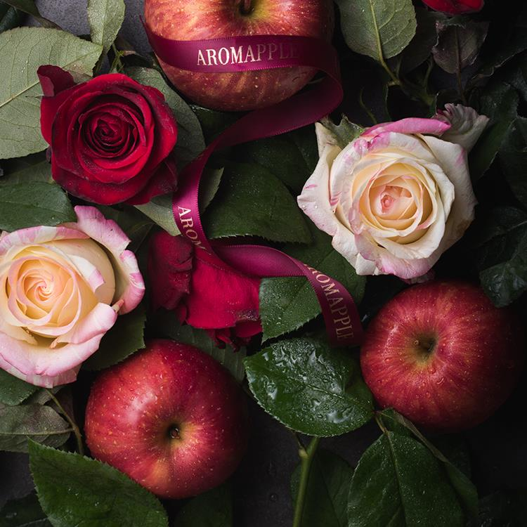 AROMAPPLE 馧室香氛選果，讓有機蘋果也能沁入玫瑰香氛。圖／VÖODÖOMÖI 提供