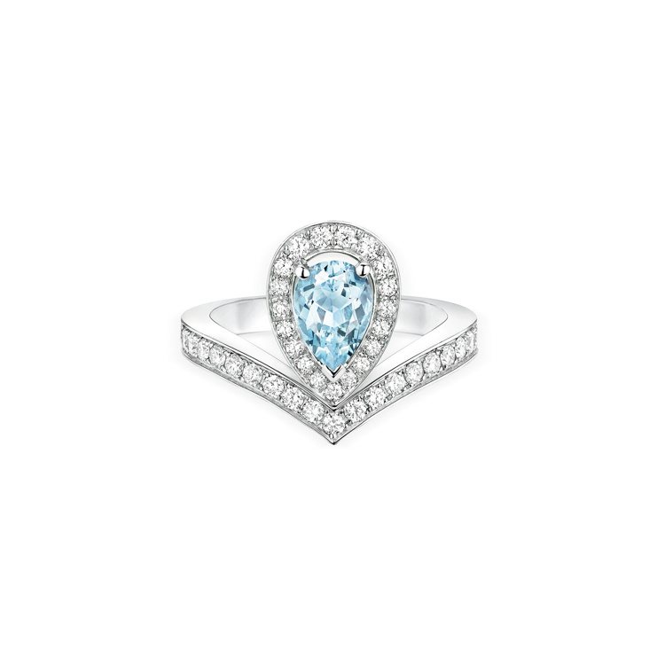 Joséphine Aigrette 18K白金戒指，鑲嵌1顆梨形海藍寶石及明亮式切割鑽石，21萬2,000元。圖／CHAUMET提供