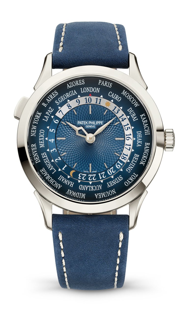 編號5230P-001世界時區腕表首次推出鉑金搭配藍面款式，207萬元。圖／百達翡麗提供