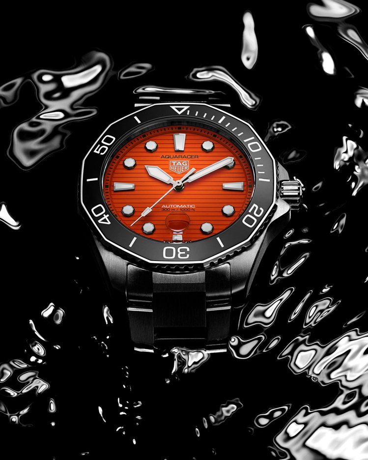 橙色款Aquaracer系列Professional 300腕表，是向經典的844型潛水表致敬。圖／TAG Heuer提供