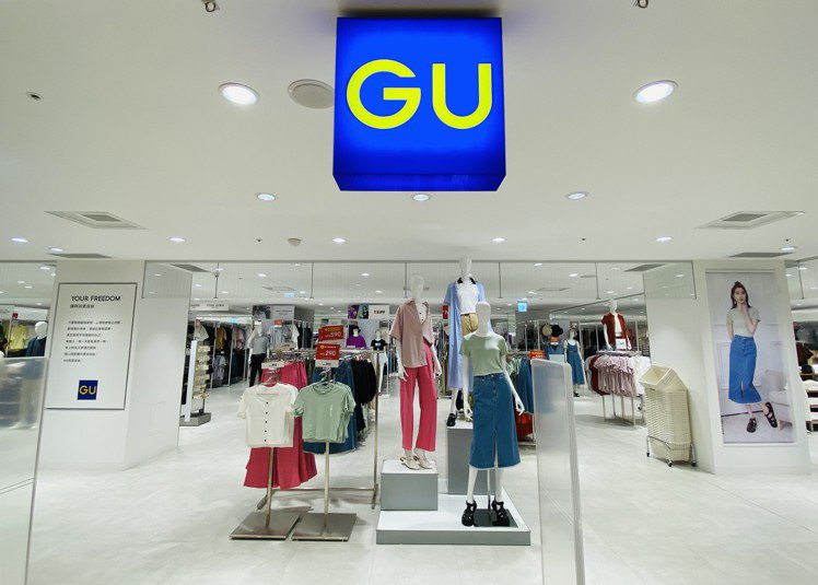 GU首度到嘉義，開出品牌第一家門市，就落腳於耐斯廣場購物中心，讓顧客們不用再舟車勞頓至鄰近地區購物。圖／GU提供