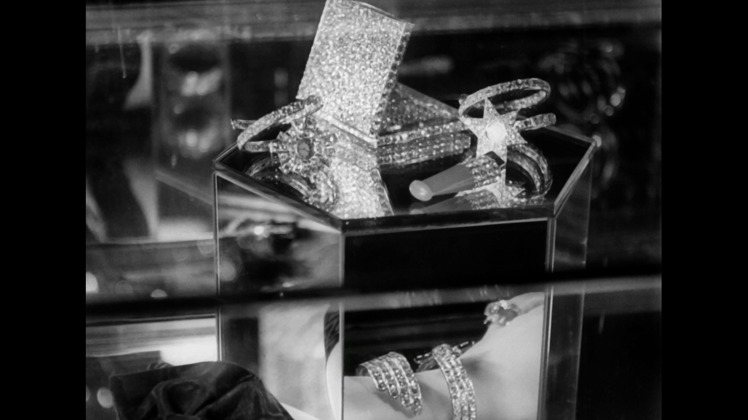 由嘉柏麗·香奈兒於1932年所創作呈現的Bijoux de Diamants鑽石珠寶系列影片中的畫面。© GP archives – Collection Pathé。圖／香奈兒提供