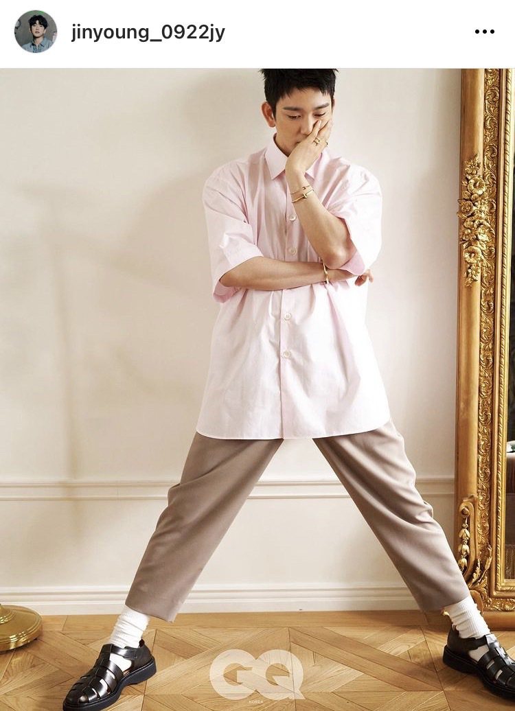 朴珍榮配戴Tiffany T1系列珠寶拍攝韓國男性時尚雜誌《GQ》。圖／摘自IG @jinyoung_0922jy