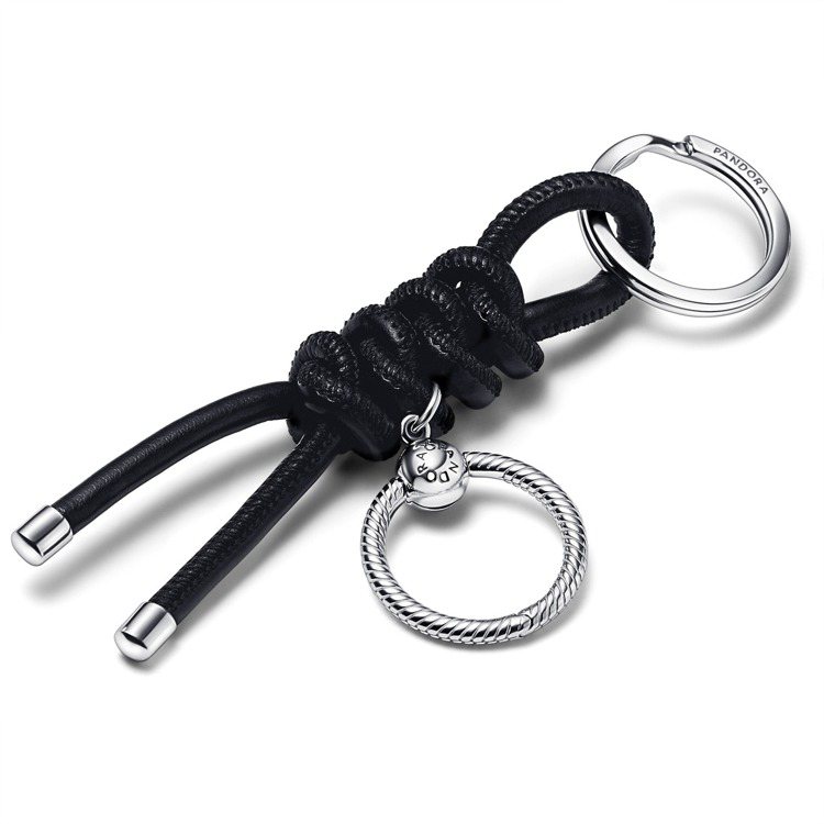 Pandora Moments織物串飾鑰匙釦環，2,880元。圖／Pandora提供