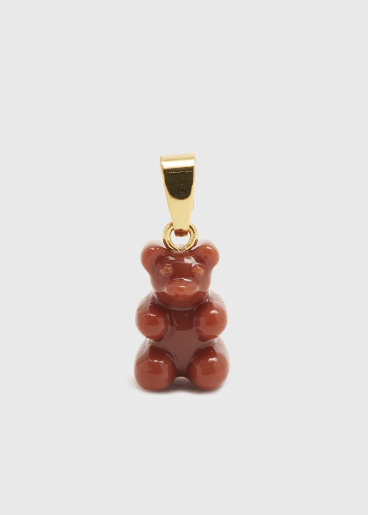 CRYSTAL HAZE無鑽小熊軟糖墜飾巧克力棕熊款，1,280元。圖／THE SPAACE提供