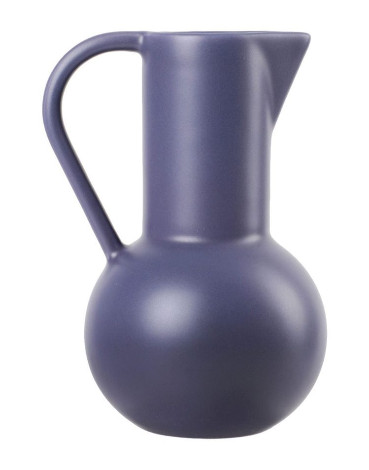 RAAWII，藍色水壺花瓶，價格店洽。圖 / 初衣食午提供