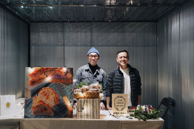 陳耀訓（右）麵包埠推出500趴推出限定版「芋泥鹹蛋黃可頌」，首日不到半小時銷售一空。 圖／500輯採訪團隊攝影