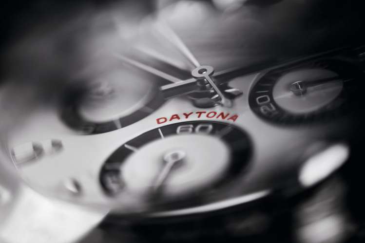 計時小表盤外側的紅色字樣，正是Daytona腕表最醒目的識別。圖 / 勞力士提供