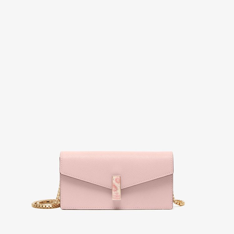 Valextra Iside牡丹粉色鍊條手拿包，68,900元。圖／Valextra提供