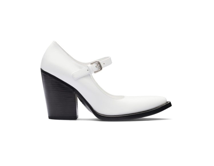Spazzolato皮革瑪莉珍鞋白色款，45,500元。圖／PRADA提供