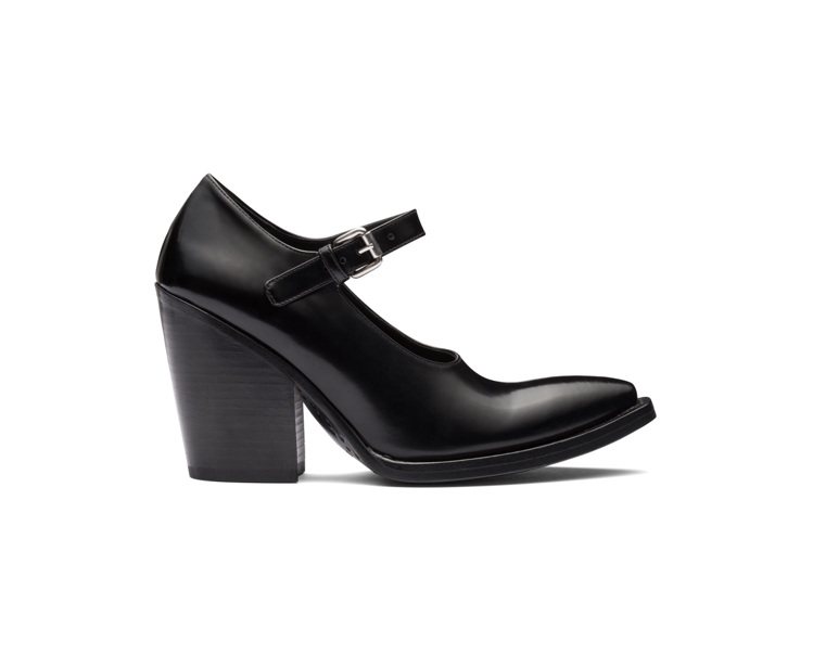 Spazzolato皮革瑪莉珍鞋黑色款，45,500元。圖／PRADA提供