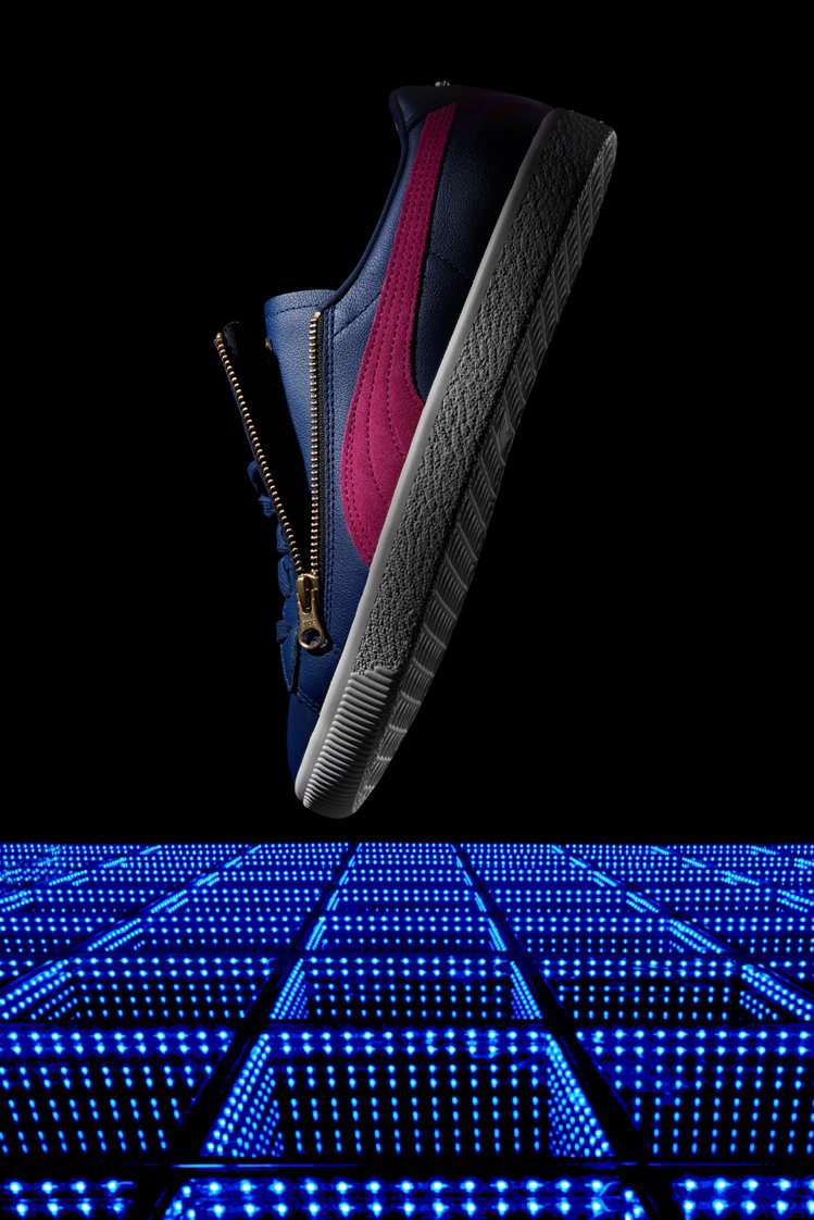 PHANTACi X PUMA Suede VTG鞋， 拼接設計結合粒面皮革與麂皮搭配上優雅皇家藍，構築出鞋款精緻質感。圖／PHANTACi提供