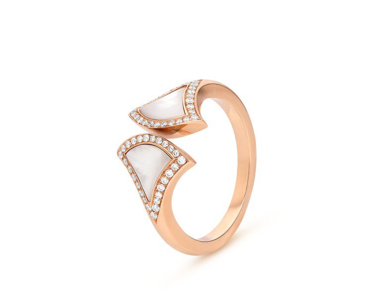 BVLGARI Divas' Dream系列玫瑰金珍珠母貝鑲鑽戒指，約10萬8,600元。圖／寶格麗提供