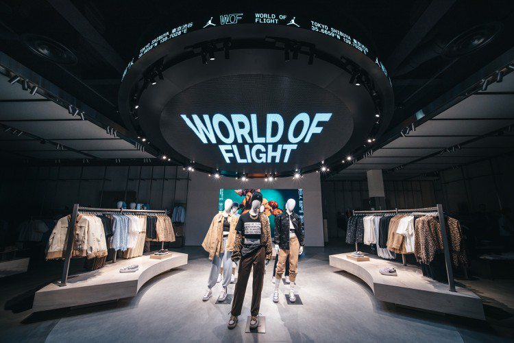 Jordan World of Flight澀谷旗艦店中，完整提供Jordan Brand鞋類和服裝產品，涵蓋男裝、女裝和童裝。圖／Nike提供