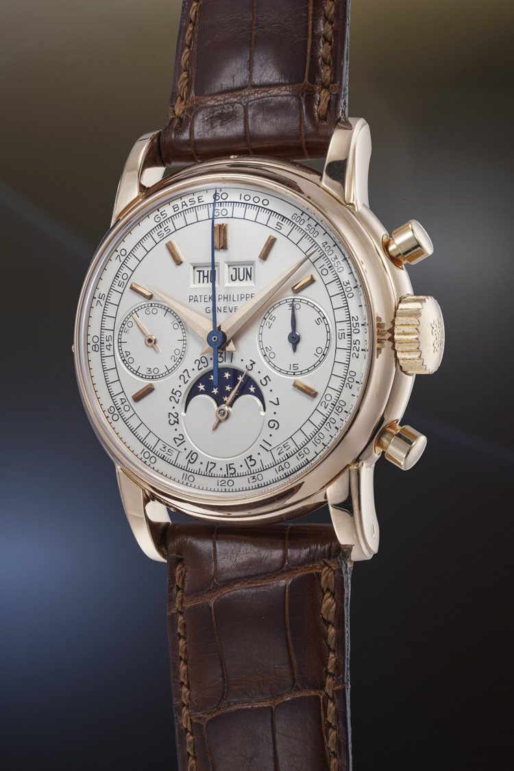 領銜日內瓦春拍的百達翡麗型號2499第二代玫瑰金腕表，估價150萬瑞郎起。圖／富藝斯提供