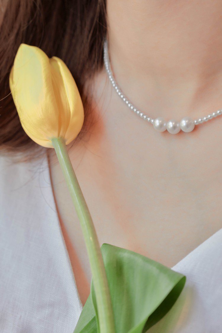 ARTISMI典雅珍珠頸鍊（Triple Beam Pearl Necklace），4,800元。圖／ARTISMI提供