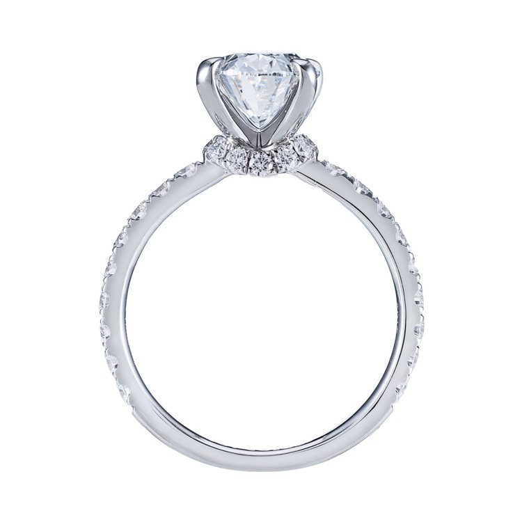 JOY COLORi「Epoch未來臻藏系列」婚禮的祝福戒指，主鑽約2克拉，28萬9,000元； 實際價格依鑽石顏色、淨度、車工與重量而有所不同。圖／JOY COLORi未來鑽石提供