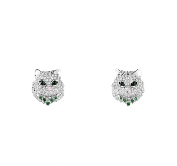 Animaux動物系列Wladimir貓咪耳環，白金750、粉紅漆與黑漆、鑲嵌鑽石、綠色沙弗萊石、綠瑪瑙和黑色藍寶石，81萬5,000元。圖／Boucheron提供
