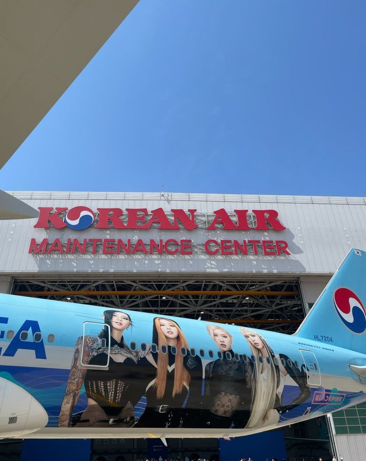 大韓航空以BLACKPINK照片做為機身塗裝。圖／Instagram／koreanair