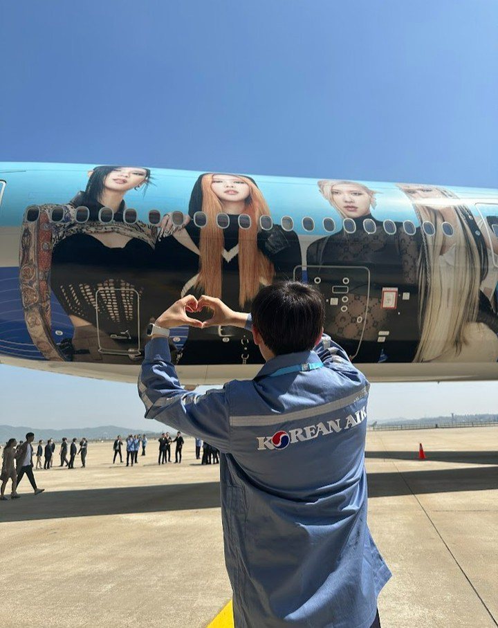 大韓航空以BLACKPINK照片做為機身塗裝。圖／Instagram／koreanair