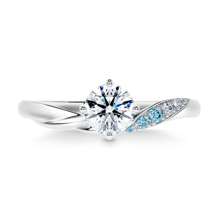 戀人系列RS011求婚鑽戒，戒身鑲嵌三顆藍鑽，採用V型內缩的設計有大主鑽的效果。圖／亞立詩提供