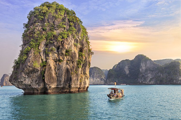 越南可說是今年最夯的東南亞行程，世邦旅遊在旅展期間直接提供每人優惠2000元。圖／世邦旅遊提供