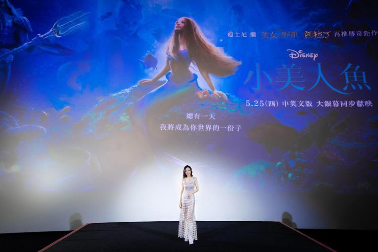 閻奕格飆唱中文主題曲「嚮往的世界」。圖／迪士尼提供