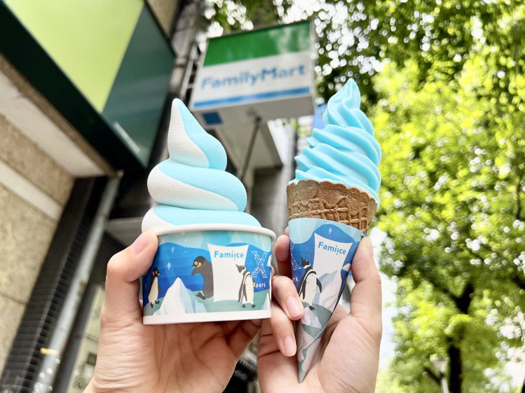全家便利商店於6月5日起推出Fami!ce「嗨嗨蘇打霜淇淋」，帶來視覺與味覺兼具的沁涼體驗。圖／全家便利商店提供