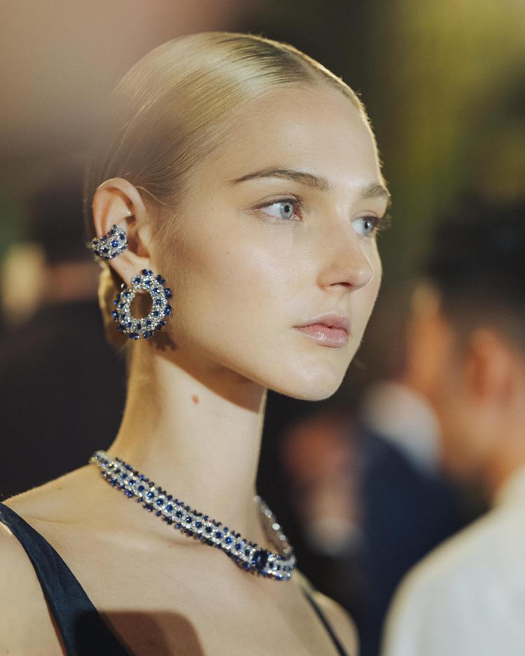 Dior於義大利度假勝地科莫湖發表全新Les Jardins de la Couture高級珠寶。圖／Dior提供