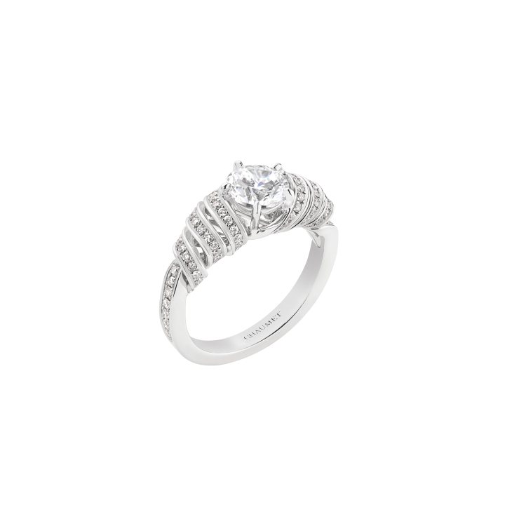 CHAUMET Torsade de Chaumet鉑金單鑽戒指，價格店洽。圖／CHAUMET提供