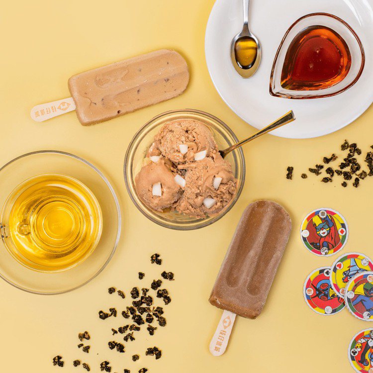 「枝仔冰城 X 哈零食」推出茶香濃郁台茶18號紅茶白玉冰淇淋，還有蜂蜜紅玉雪糕內藏蜂蜜Q丁，每一口都超滿足。圖／枝仔冰城提供