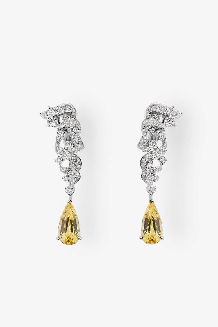 FENDI Triptych高級珠寶系列Gravitus耳環。圖／ FENDI提供