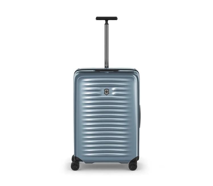 Victorinox Airox中型硬殼旅行箱，17,900元。圖／新光三越提供