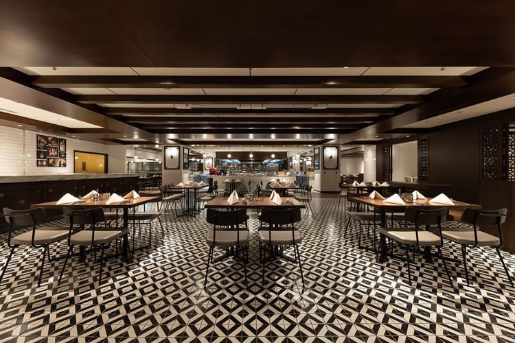JR東日本大飯店台北鉑麗安BRILLIANT全日餐廳，半開放式的廚房空間寬敞明亮。圖／JR東日本台北提供