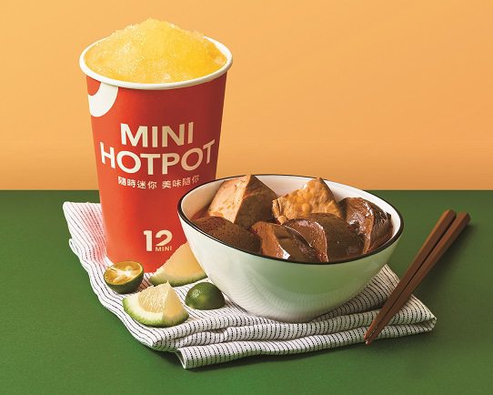 麻辣鴨血豆腐搭配金桔檸檬冰沙，組合價69元。圖／王品提供