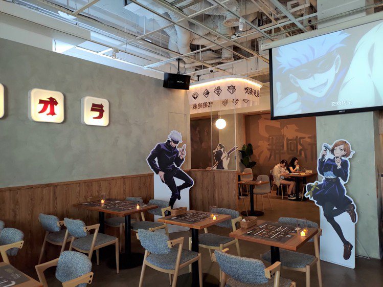 歐拉歐拉餐酒館限時推出咒術迴戰主題，處處可以看見經典元素。圖／歐拉歐拉餐酒館提供