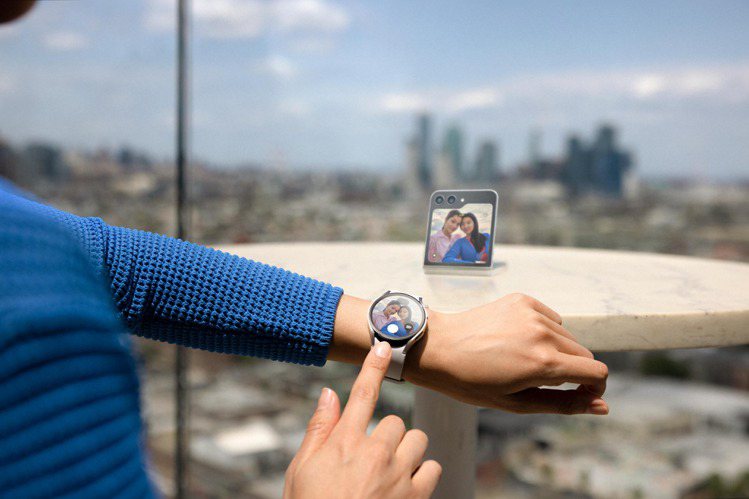 Samsung Galaxy Watch6系列可與Galaxy手機輕鬆串聯，提供更便利的智慧生活體驗。圖／三星提供