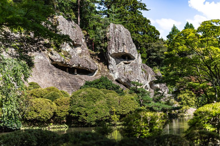 「那谷寺」內自然形成的岩壁是知名看點之一。照片提供／內木洋一