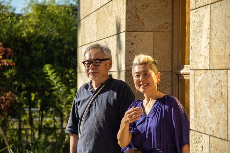「九谷燒錦山窯」第四代經營者吉田幸央與身兼藝術總監也是陶藝創作者的太太琴瑟和鳴。。照片提供／內木洋一