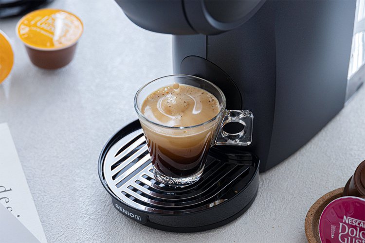 「濃縮預浸模式」讓1顆膠囊變化出不同風味並且更為醇厚，做出咖啡脂Crema豐厚的義式濃縮咖啡。圖／雀巢提供