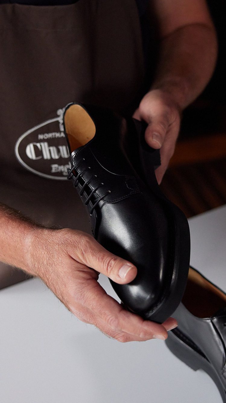 1873年成立於英國北安普頓的Church’s，過往專精於高級男士鞋履的生產，並在2006年為Prada集團入股，成為與Miu Miu同集團的姐妹品牌。圖／翻攝自 @ Churchs
