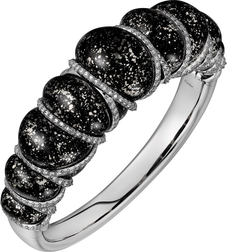 Cartier Libre Tressage黑曜石戒指，使用鉑金、黑曜石、鑽石，379萬元。圖／Cartier提供