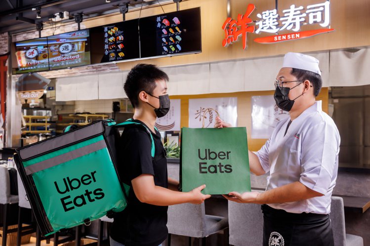 DON DON DONKI南港三號店初登台的「鮮選壽司」自10月起獨家上架 Uber Eats，各式壽司、海鮮丼、豪華套餐組合，打開Uber Eats App隨點即送到府。圖／Uber Eats提供
