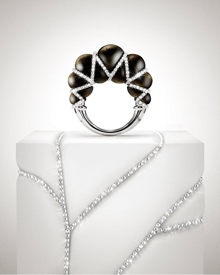 Cartier Libre-Tressage系列黑曜石戒指，鉑金鑲嵌黑曜石與鑽石，約133萬元。圖／卡地亞提供