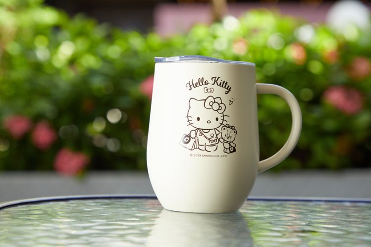 10月12日至10月15日刷聯名卡消費滿千元可兌換「Hello Kitty友你真好蛋形杯」。圖／環球購物中心提供