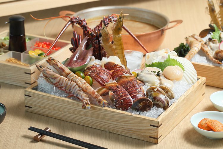 「龍蝦套餐」吃得到澳洲龍蝦的彈牙蝦肉。記者陳睿中／攝影