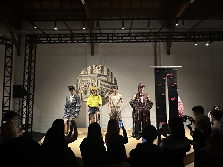 六組的工藝與服裝共創，將以「當代工藝  時尚跨界」靜態展呈現，並於松山文創園區3號倉庫展出、免費入內欣賞。記者釋俊哲／攝影