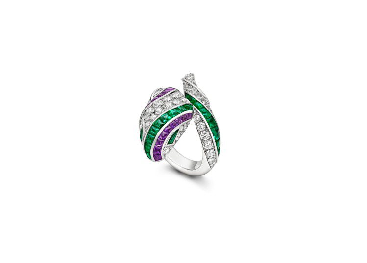 BVLGARI Mediterranea系列Mediterranean Mystic Serpenti頂級祖母綠、紫水晶與鑽石戒指。圖／寶格麗提供