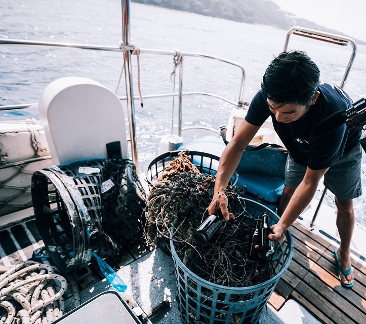 在此次淨海活動中，潛水員從海洋中帶回了50公斤的海洋廢棄物，其中包含塑膠瓶、漁網等無法被分解的品項。圖／全聯福利中心提供