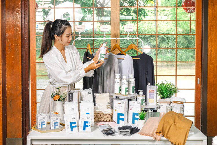 全家便利商店FamiCollection推出全新日用品系列，包含植萃洗沐用品、香氛包系列，以及實用多元的餐廚用品與家用紙品。圖／全家便利商店提供